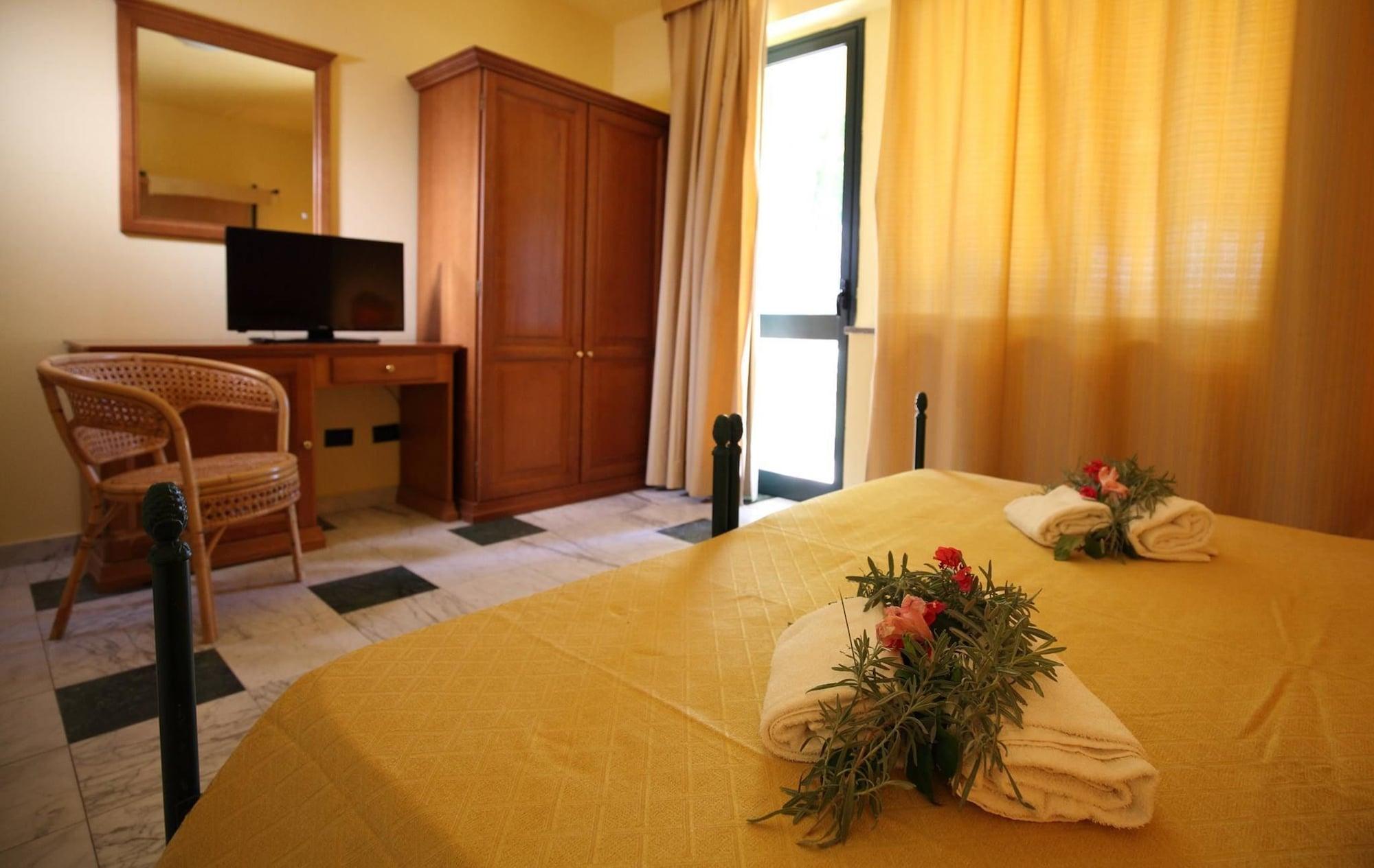 Marina Del Marchese Beach Resort Botricello Eksteriør bilde
