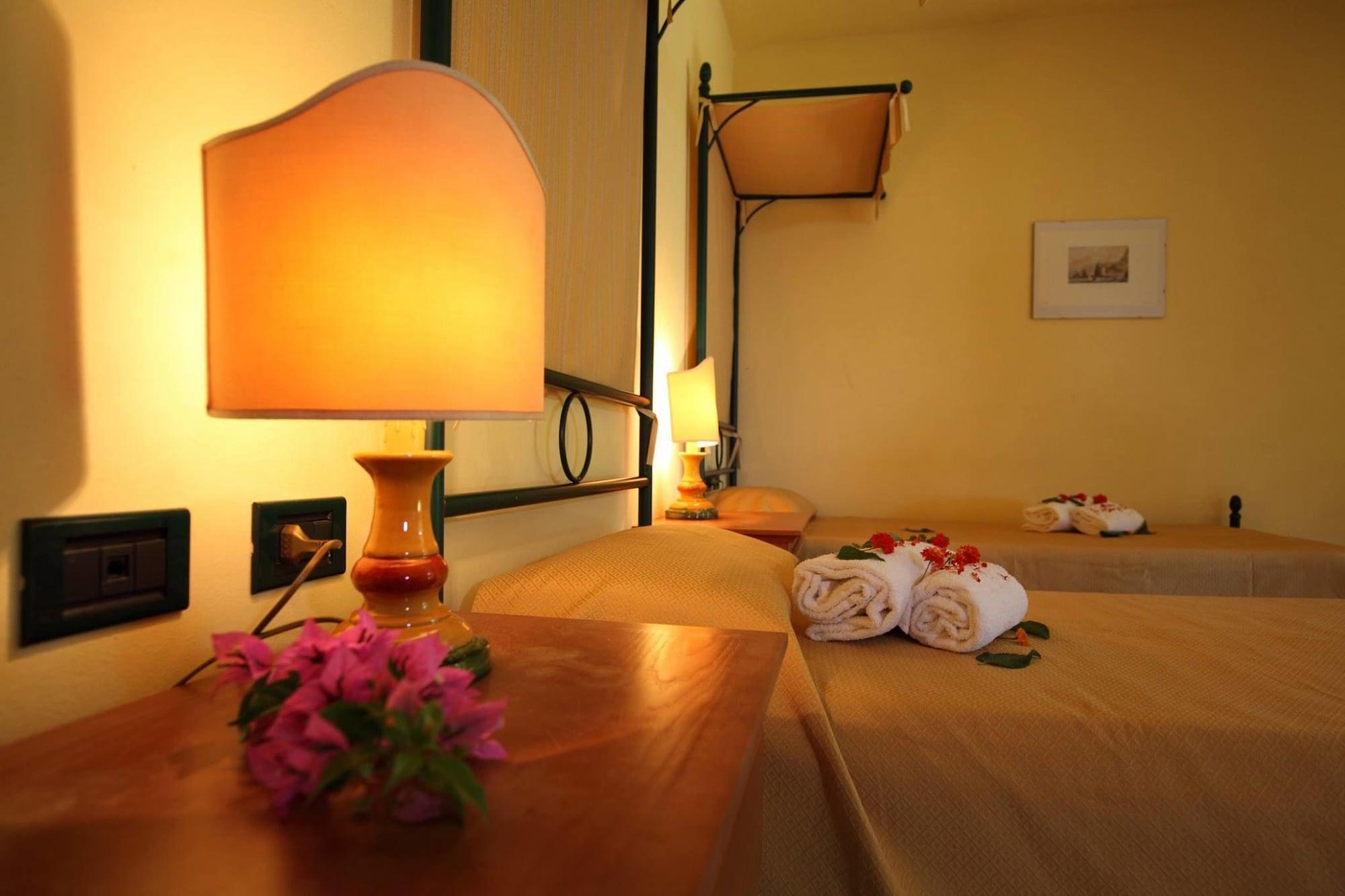 Marina Del Marchese Beach Resort Botricello Eksteriør bilde