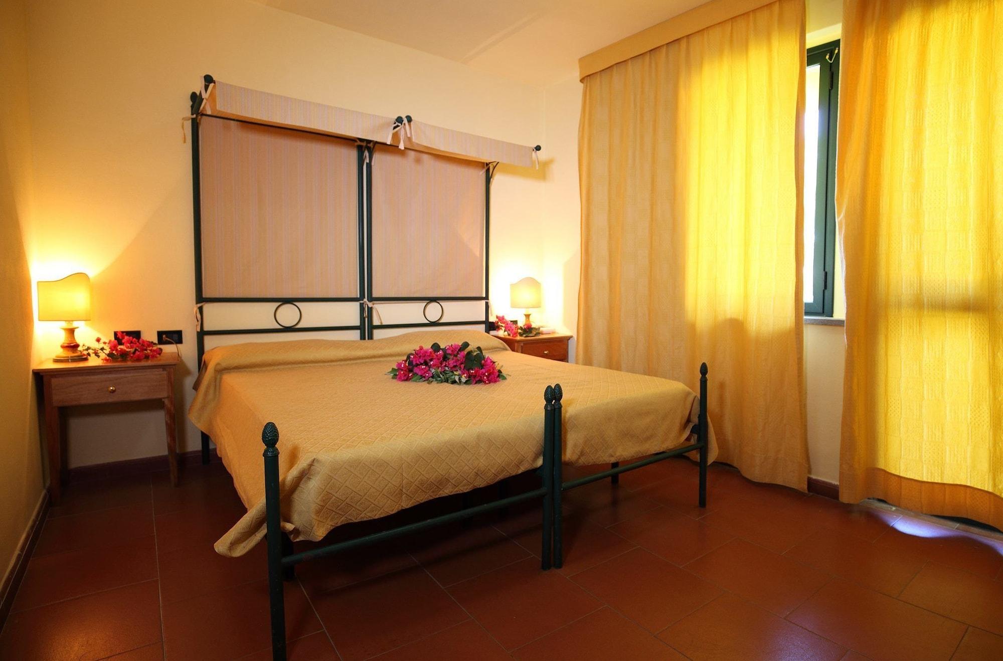 Marina Del Marchese Beach Resort Botricello Eksteriør bilde