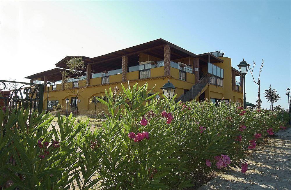 Marina Del Marchese Beach Resort Botricello Eksteriør bilde